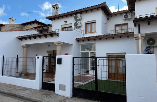 Los Hinojosos Chalet De Esquí | Alojamiento Turístico Cantarranas