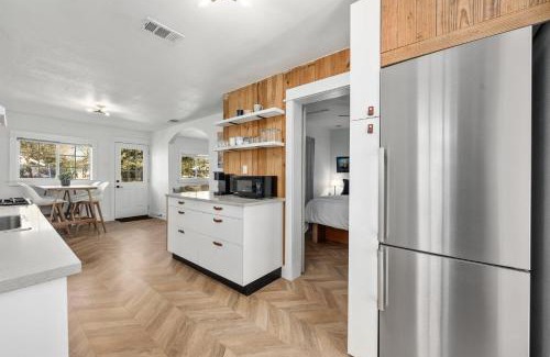 East Cesar Chavez Casa | Canterbury Cottage