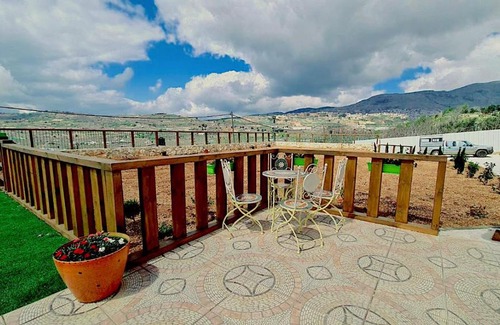 Majdal al-Shams Casa | Cantina Cabin's - Holiday Cabin
