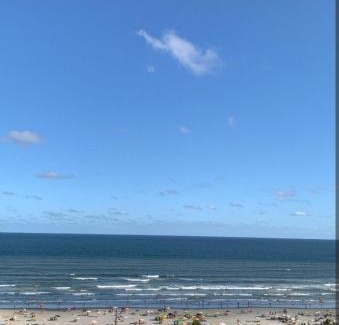 Ocian Apartamento | Cantinho na Ocian a 50 metros do mar e próximo a feirinha de artesanato da praia da Ocian ,Com NET Flix Globo play internet vivo com 500 megas Tv de 70 polegadas com ar condicionado