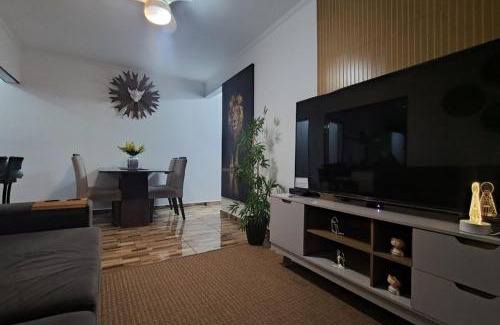 Ocian Apartamento | Cantinho na Ocian a 50 metros do mar e próximo a feirinha de artesanato da praia da Ocian ,Com NET Flix Globo play internet vivo com 500 megas Tv de 70 polegadas com ar condicionado