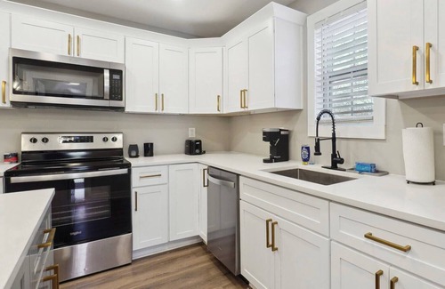 Canton Casa | Canton Comfort - Stylish 3/2 Home w/ Firepit