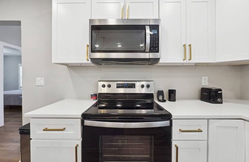 Canton Casa | Canton Comfort - Stylish 3/2 Home w/ Firepit