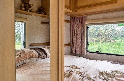 Beaworthy Casa | Canvas & Cabins | Orchard View