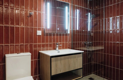 Volos City Centre Hotel | Canvas Color Your Stay