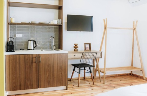 Volos City Centre Hotel | Canvas Color Your Stay