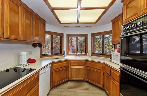 Upper Moonridge Casa | Canyon Castle Mtn Retreat w Hot Tub