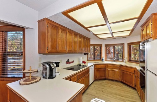 Upper Moonridge Casa | Canyon Castle Mtn Retreat w Hot Tub