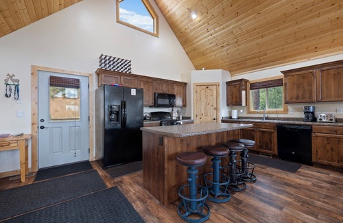 Mammoth Creek Cabina | Canyon View: Outdoor Fire-pit ~ Zion/Bryce