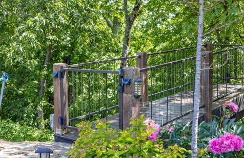 Jasper Casa | Canyon View Treehouse- Relaxing Getaway in Jasper with an Amazing View