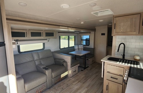Temecula Casa | Canyon views surrounding you, you’ll feel a sense of peace and quiet in this RV