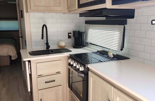 Temecula Casa | Canyon views surrounding you, you’ll feel a sense of peace and quiet in this RV