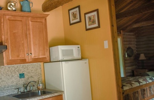 Sedona Cabina | Canyon Wren Honeysuckle 1 Bedroom Cabin by RedAwning
