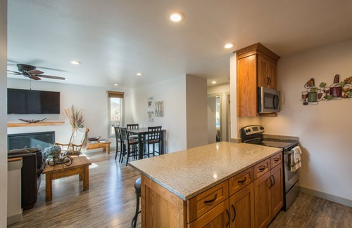 South Snyderville Basin Condominio | Vista de los cañones 20: Park City Canyons: Muy bien actualizado, 2 habitaciones, 2 baños. Caminata hasta el ascensor de cabriolet