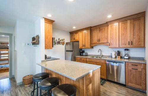 South Snyderville Basin Condominio | Vista de los cañones 20: Park City Canyons: Muy bien actualizado, 2 habitaciones, 2 baños. Caminata hasta el ascensor de cabriolet