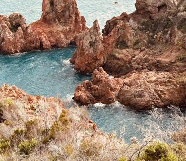 Cap Esterel Apartamento | Cap Esterel - Duplex avec 2 terrasses dont une tropezienne, piscines et loisirs
