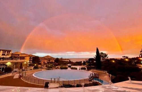 Cap Esterel Apartamento | Cap Esterel - Duplex avec 2 terrasses dont une tropezienne, piscines et loisirs
