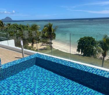 Wolmar Apartamento | Cap Ouest Beachfront Luxury Penthouse & Apartment