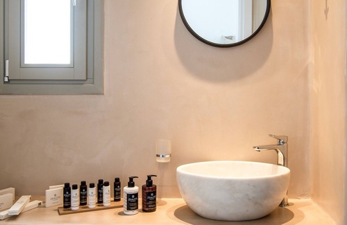 Akrotiri Hotel | Cape 9 Suites & Villas