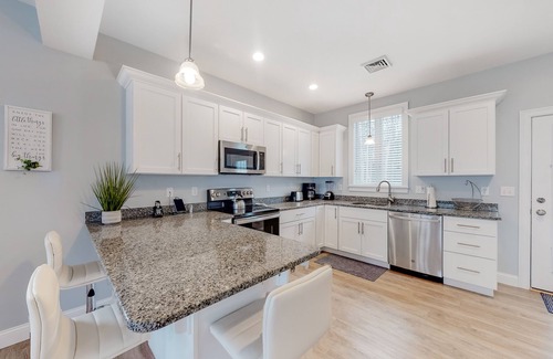 Arundel Condominio | Cape Arundel with AC | Heated Pool, Hiking Trails & Gym | 15 Mins to Beaches