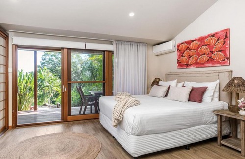 Skinners Shoot Casa | Cape Byron Suite 4 Private Room with Ensuite