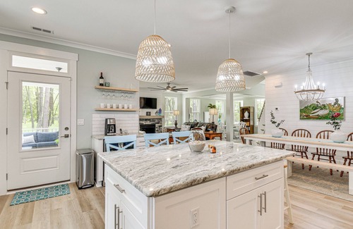 Cape Charles Casa | Cape Charles Home: Private Pier & Beach-Front Deck