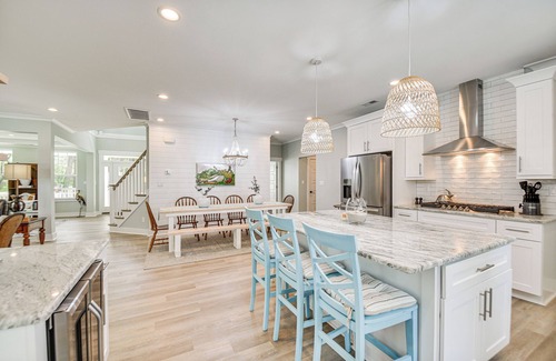 Cape Charles Casa | Cape Charles Home: Private Pier & Beach-Front Deck
