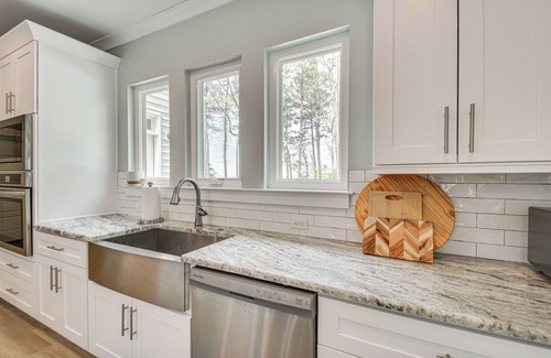 Cape Charles Casa | Cape Charles Home: Private Pier & Beach-Front Deck