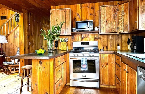Mashpee Cabina | Cape Cod Cabin: Peaceful, Family-Focused Getaway in Mashpee