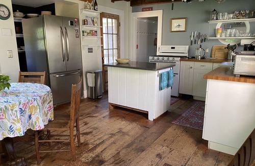 North Truro Casa | Cape Cod Charm, Close to Bay and Ocean Beaches