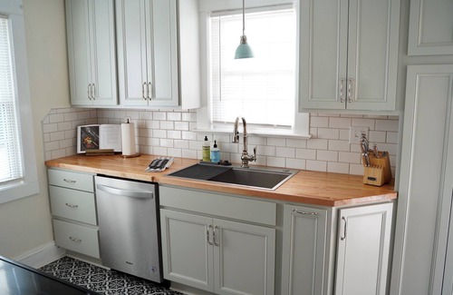 Lynchburg Casa | Cape Cod Charmer-3 BEDROOMS/4 BEDS/2 BATHS-Close to Liberty U/Downtown/Hiking