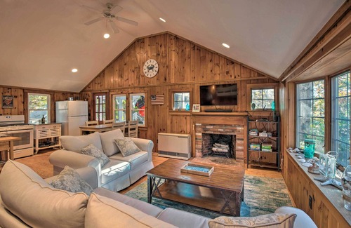 South Dennis Cabaña | Cape Cod Cottage: Deck, Grill & Kayaks, Near Beach
