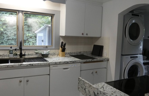 Centerville Cabaña | Cape Cod Cottage, Short Walk to Wequaquet Lake Private Beach and Cranberry Bogs