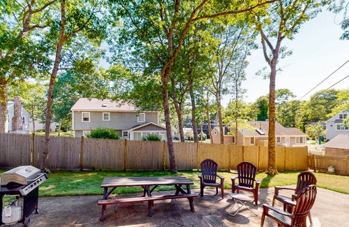 Popponesset Casa | Cape Cod cottage with large yard, grill, outdoor shower - WiFi & washer/dryer