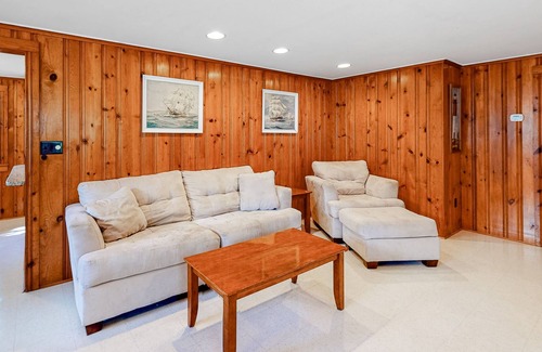 Popponesset Casa | Cape Cod cottage with large yard, grill, outdoor shower - WiFi & washer/dryer
