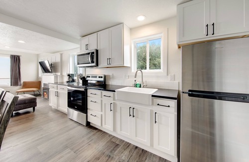 Waldport Cabaña | Cape Cod Cottages 4: Oceanfront with hot tub!
