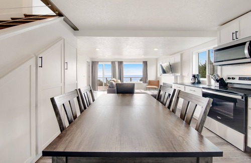 Waldport Cabaña | Cape Cod Cottages 4: Oceanfront with hot tub!
