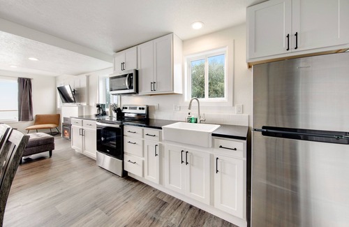 Waldport Cabaña | Cape Cod Cottages #5 - Oceanfront with Hot Tub!