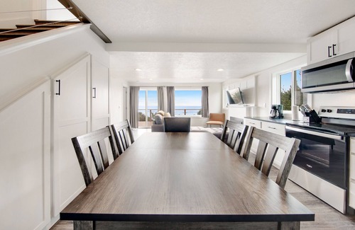 Waldport Cabaña | Cape Cod Cottages #5 - Oceanfront with Hot Tub!