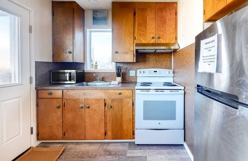 Edgewater Shores Cabaña | Cape Cod Cottages #9 - Beachfront with Hot Tub!