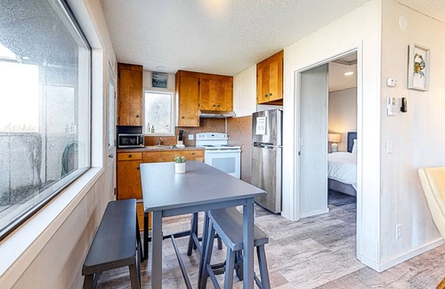 Edgewater Shores Cabaña | Cape Cod Cottages #9 - Beachfront with Hot Tub!