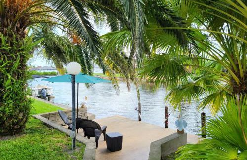 Fort Myers Casa | Cape Coral, Pool Home, On Fresh Water Canal, Fishing, Free Wi-fi & Game Room