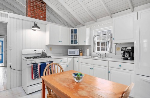Brewster Cabaña | Cape Cottage, water views, 2bdrms, 1bth, screened porch, window AC units, steps to beach!