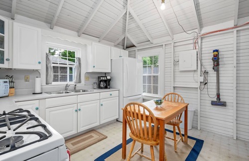 Brewster Cabaña | Cape Cottage, water views, 2bdrms, 1bth, screened porch, window AC units, steps to beach!