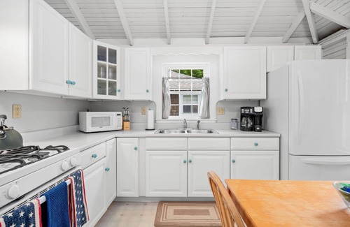 Brewster Cabaña | Cape Cottage, water views, 2bdrms, 1bth, screened porch, window AC units, steps to beach!