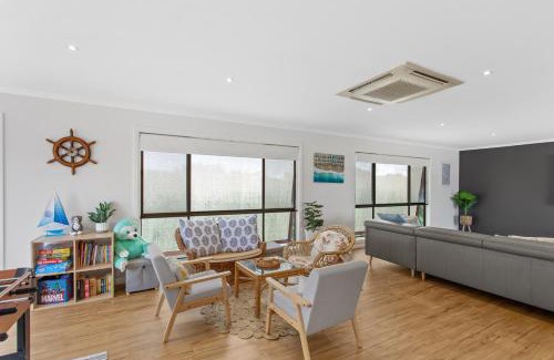Cape Woolamai Casa | Cape Days - Seaside Family Retreat in Town