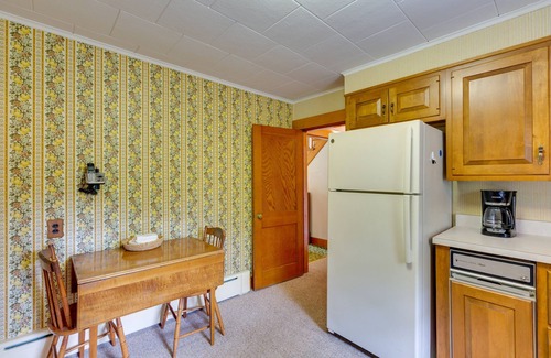 Farmington Casa | Cape House in Farmington w/ Shared Outdoor Pool!