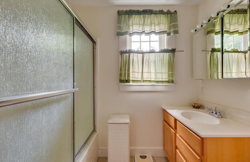 Farmington Casa | Cape House in Farmington with Shared Outdoor Pool!