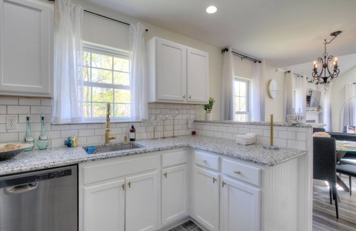 Whitesboro Casa | Cape May Rose - Quiet Convenient Location Sleeps 10