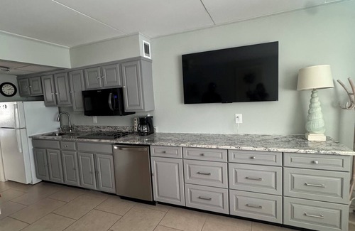 Admiral Estates Condominio | CAPE PUEDE BCH BLK CONDO-PASOS DEL OCÉANO Y PISCINA CLIMATIZADA COMODIDAD SLPS 4/6